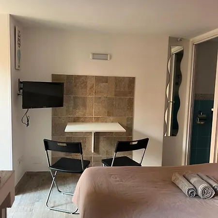 Monolocale Trastevere Locato Per Finalità Turistiche *