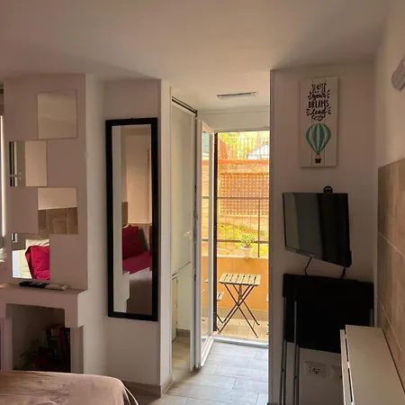 Monolocale Trastevere Locato Per Finalità Turistiche *