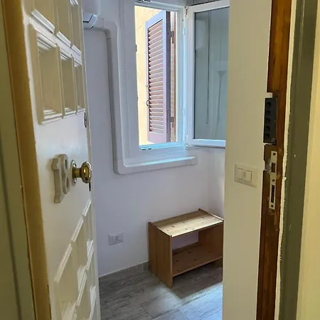 Monolocale Trastevere Locato Per Finalità Turistiche *