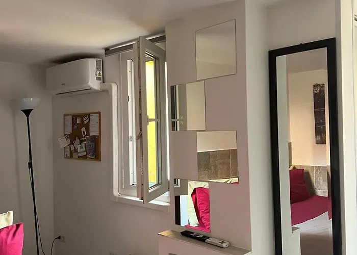 Monolocale Trastevere Locato Per Finalita Turistiche Рим