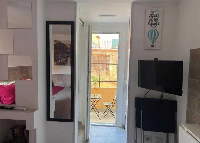 Monolocale Trastevere Locato Per Finalita Turistiche * Рим