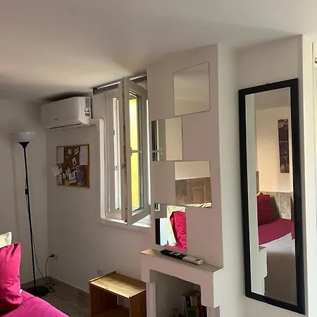 Monolocale Trastevere Locato Per Finalita Turistiche Řím