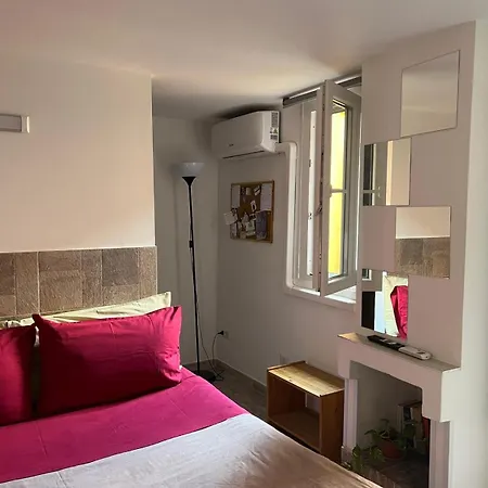 Monolocale Trastevere Locato Per Finalita Turistiche Apartmán *