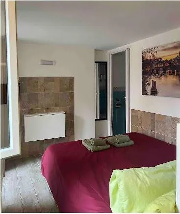 Monolocale Trastevere Locato Per Finalita Turistiche * Řím